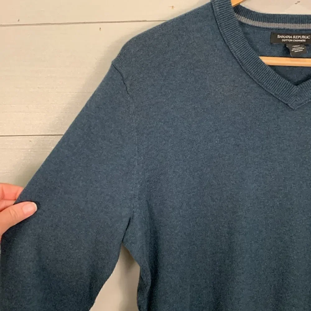 Banana republic, cotton, cashmere, V-neck, lightweight, men’s size medium